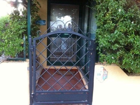 piccolo cancello in ferro battuto