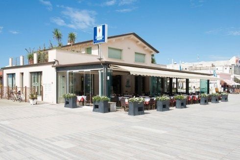 Prospettiva dell'esterno del ristorante