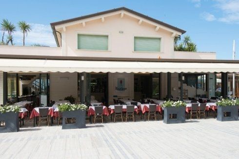 Primo piano dell'esterno del ristorante