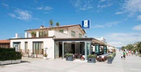 Panoramica dell'esterno del ristorante