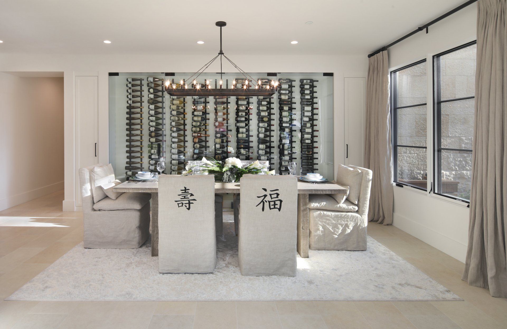 Dining room in Contemporary House in Newport Beach, CA designed by Studio 6 Architects