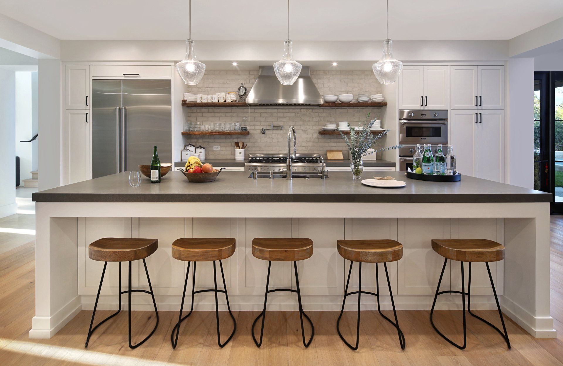 Kitchen in Contemporary House in Newport Beach, CA designed by Studio 6 Architects