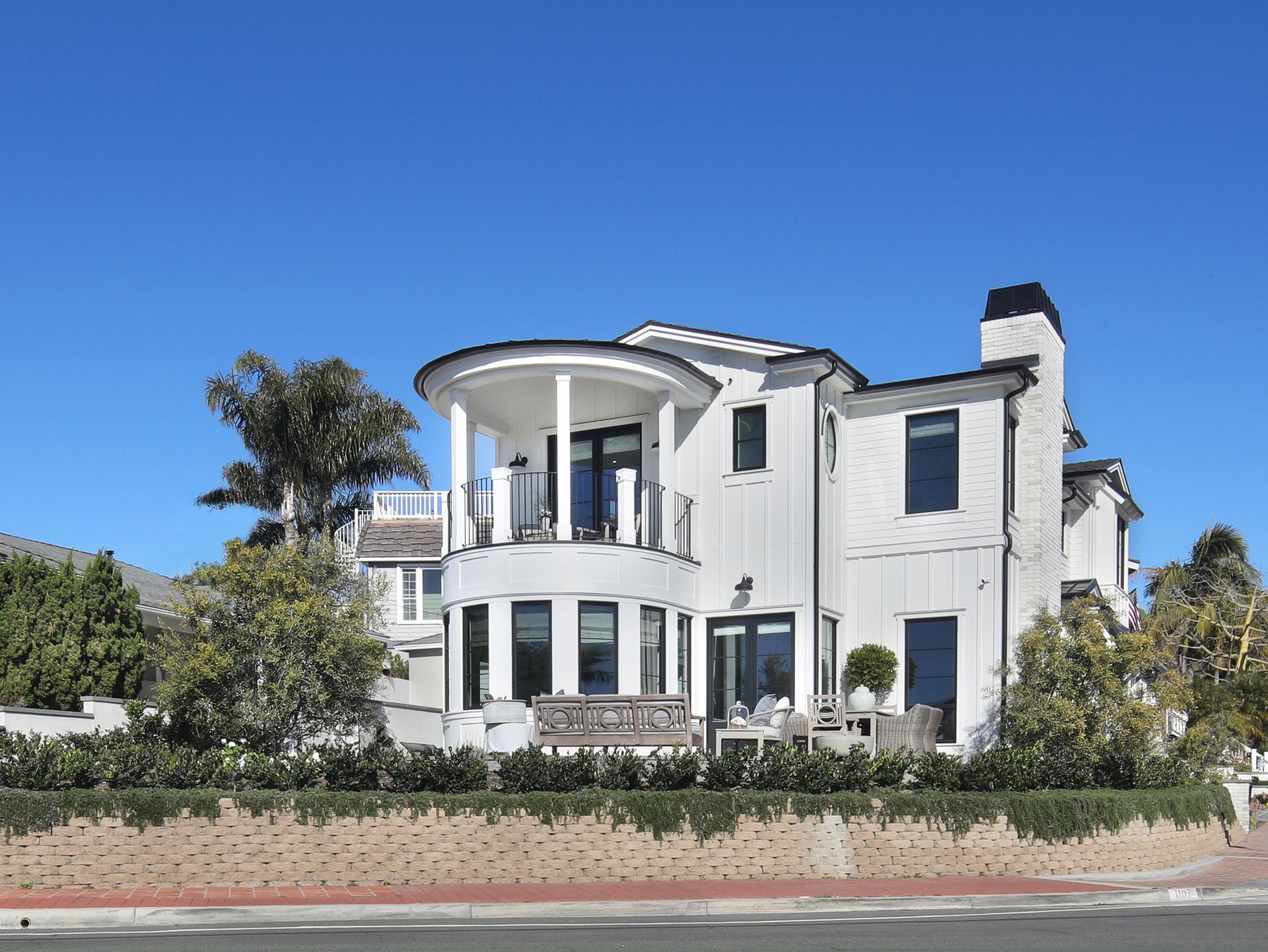Exterior of a Transitional Traditional home designed by Studio 6 Architects