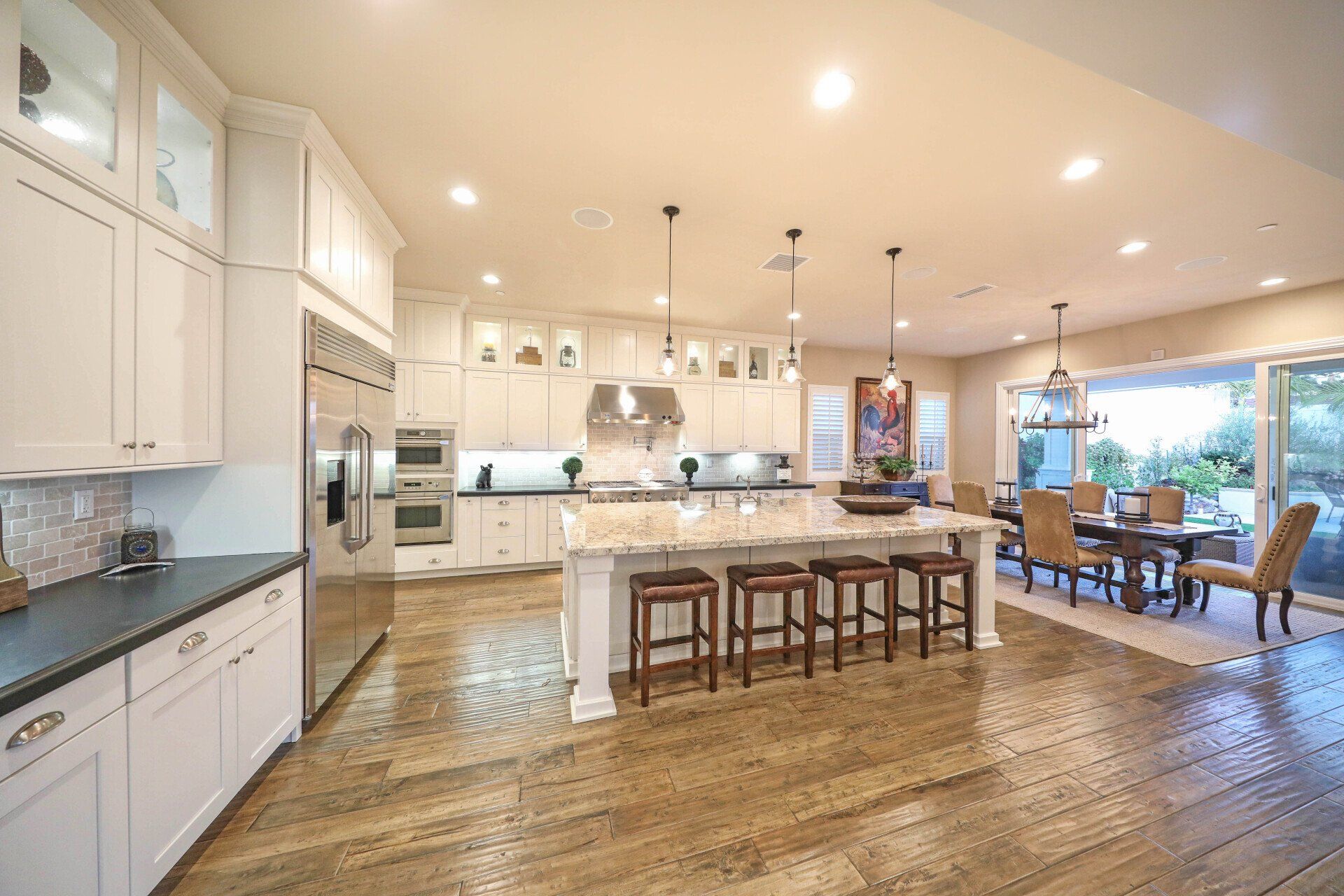 Kitchen in a modern traditional house in San Clemente designed by Studio 6 Architects