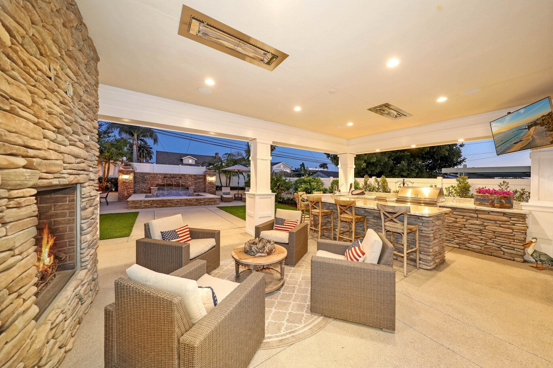 Living room in a modern traditional house in San Clemente designed by Studio 6 Architects