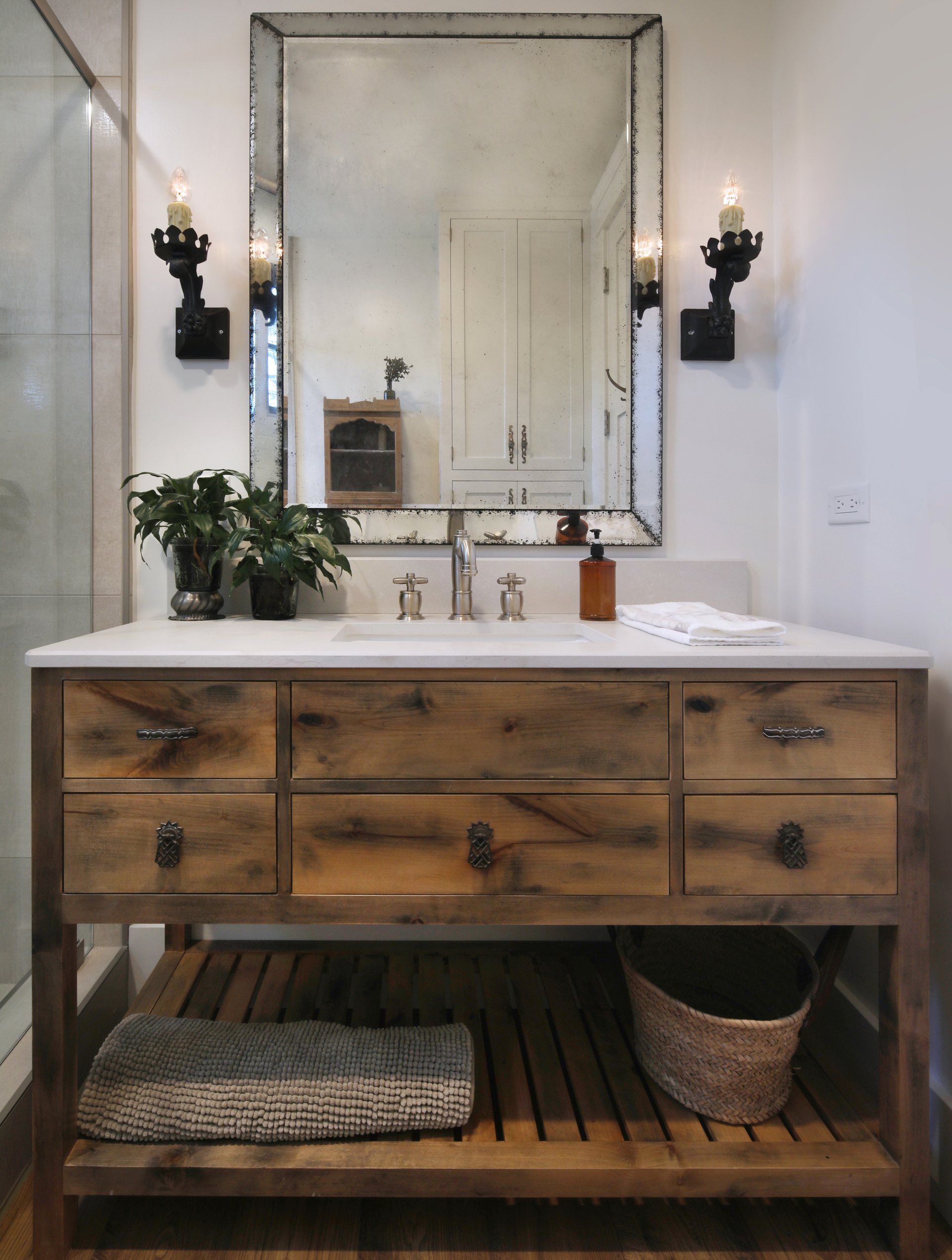 bathroom in craftsman house in Dana Point designed by Studio 6 Architects