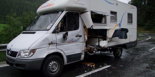 verunfalltes Wohnmobil