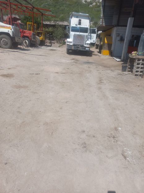 Camión con material a obra