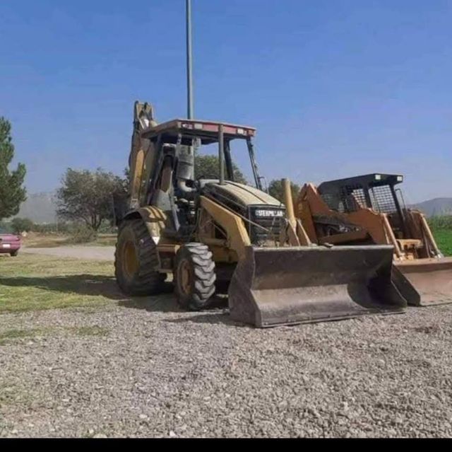 Operador de maquinaria pesada en sitio de obra