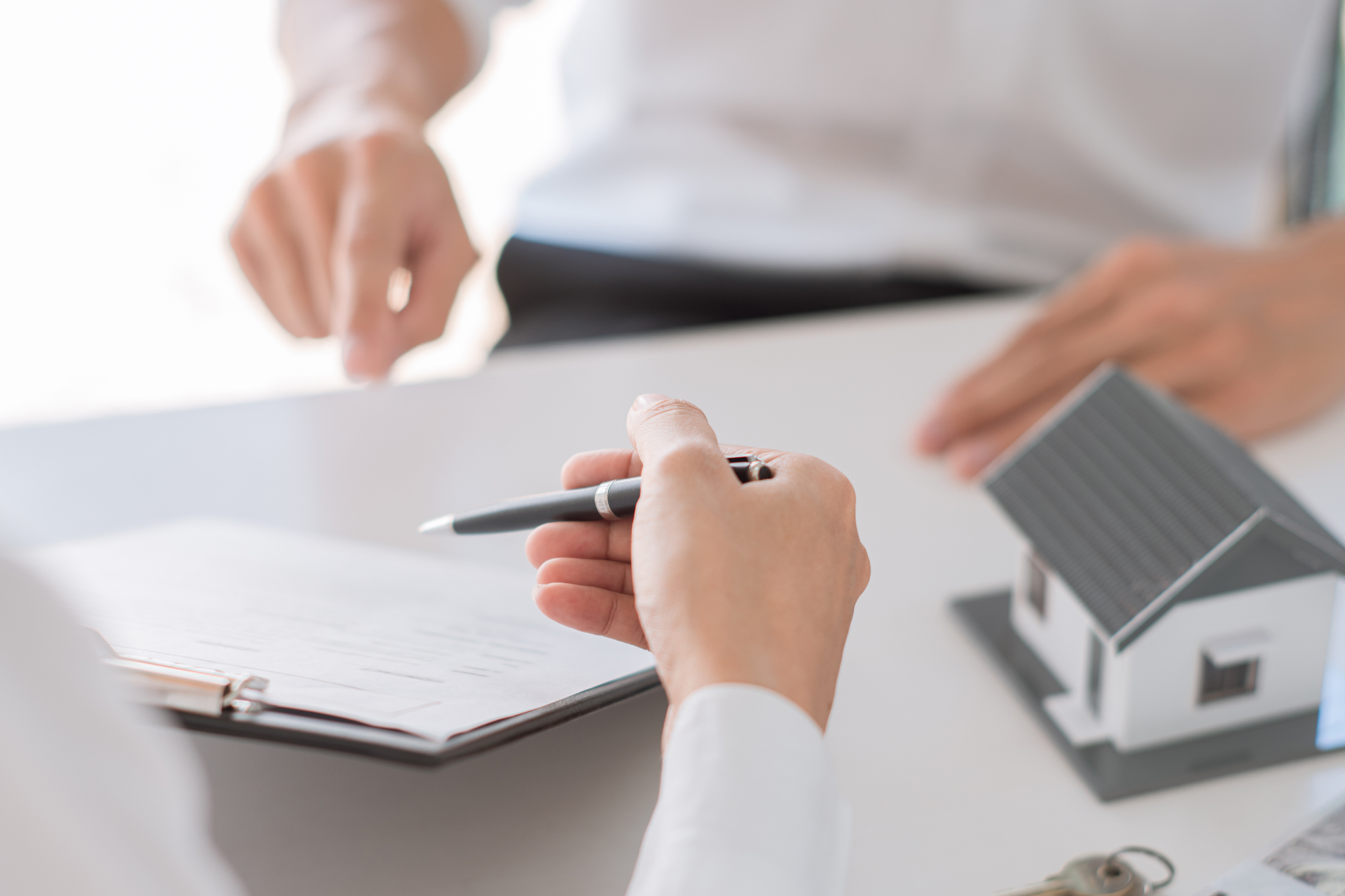 how much do real estate agents make