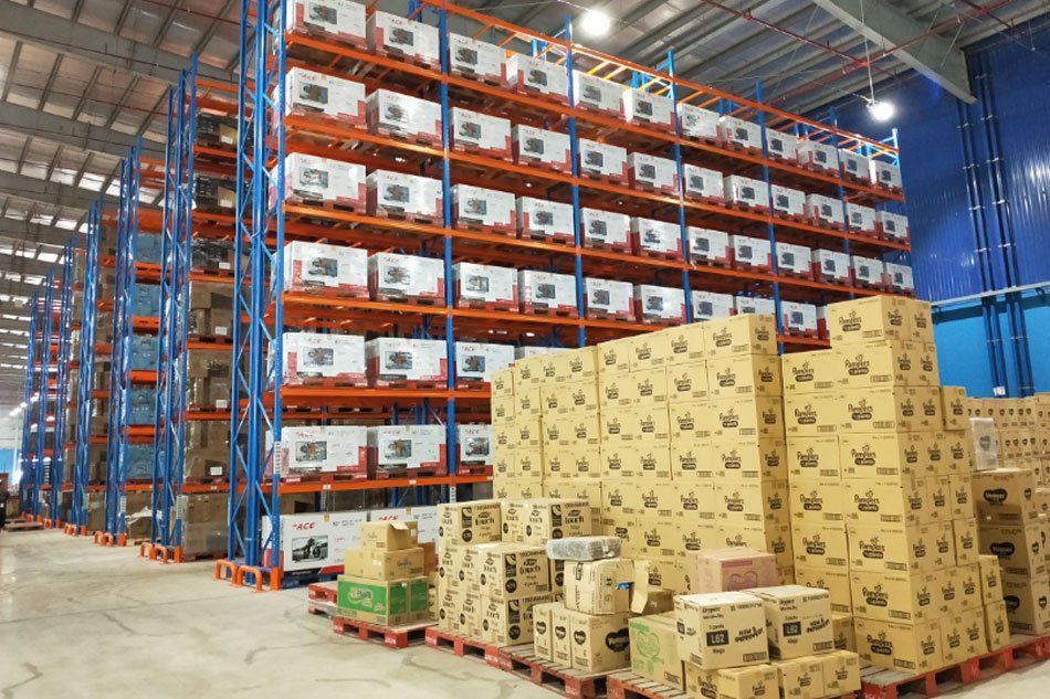 Food stored in boxes in a large warehouse that can attract mice and bugs