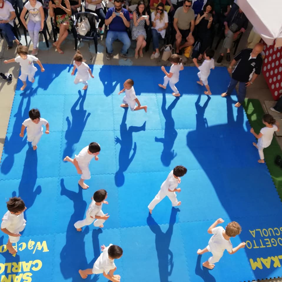corso di judo all'aperto per bambini