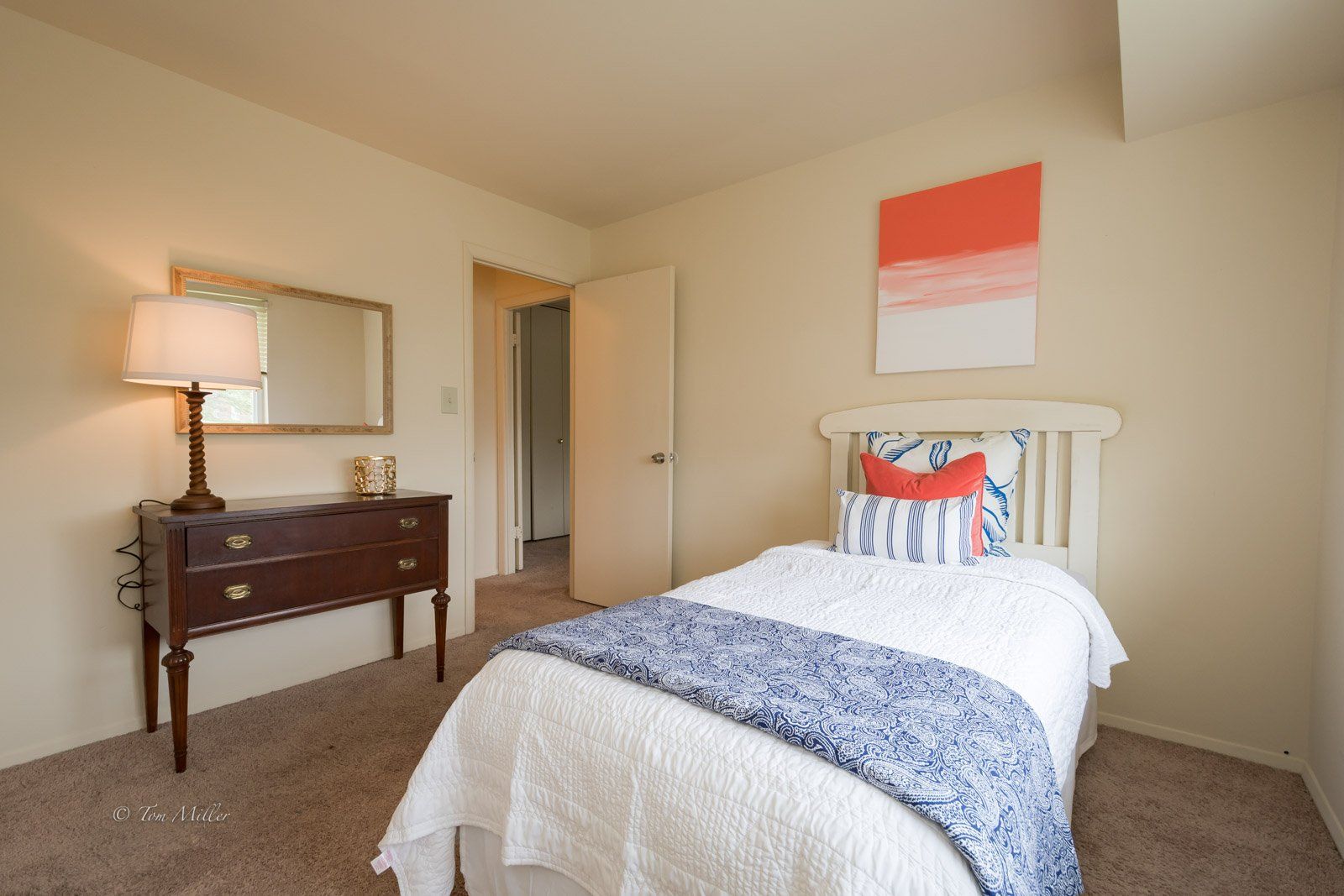 A smaller bedroom with full size bed