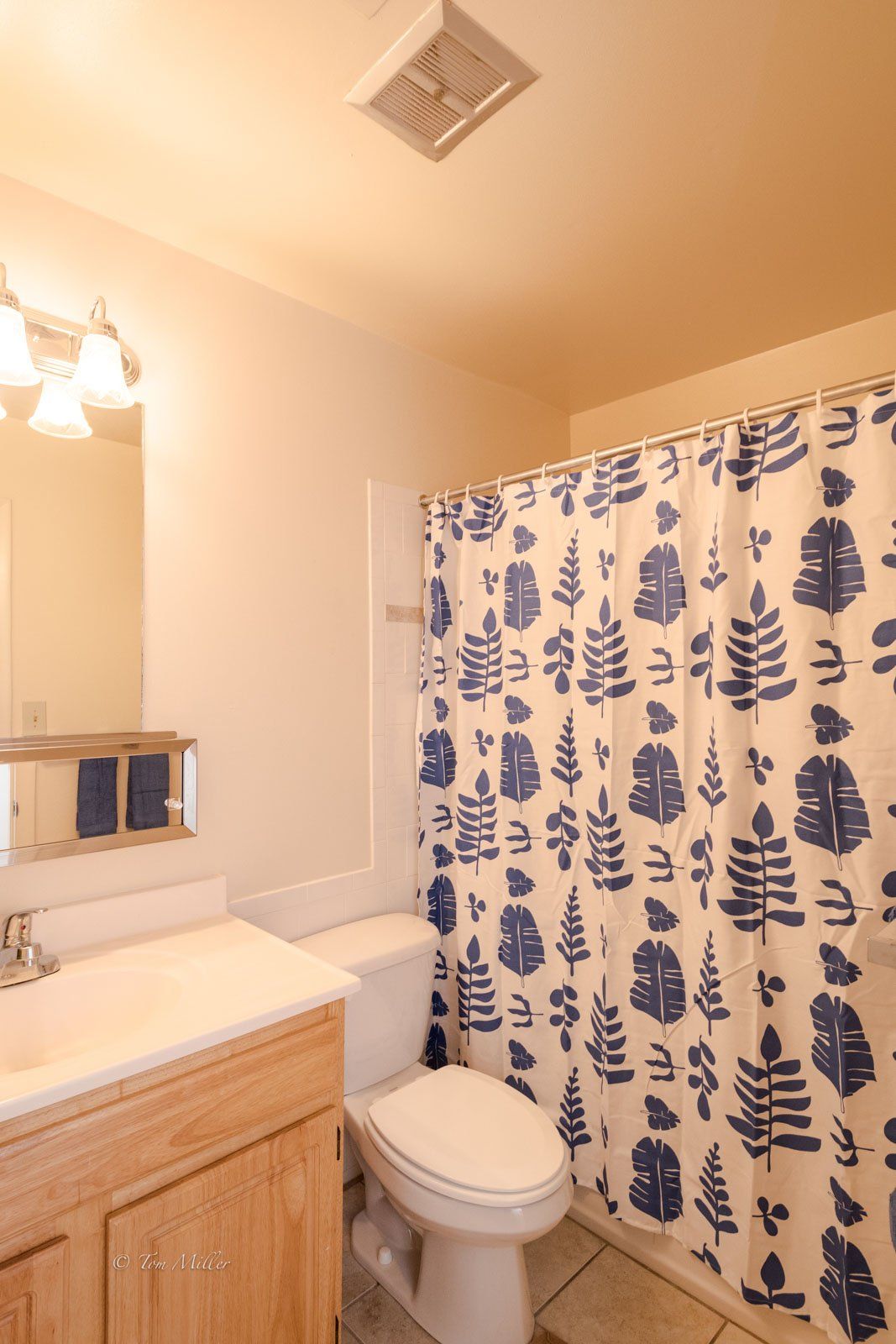 Another view of the bathroom