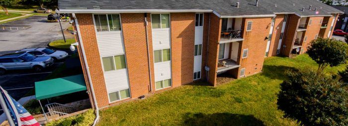 The exterior of Fairlawn Apartments
