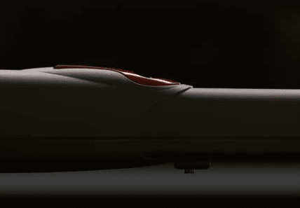 Se abre un objeto cilíndrico de color gris con un corte rojo.