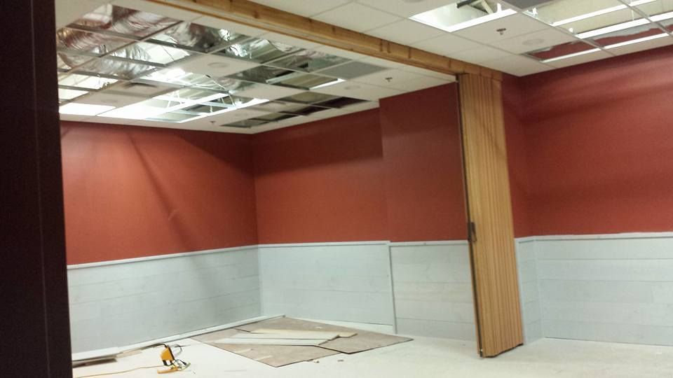 Acoustic ceiling installation in a commercial space