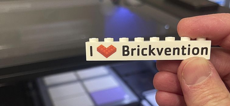 Lego brick with a print saying I Heart Brickvention, printed with the Epson SC-V1060 UV Printer