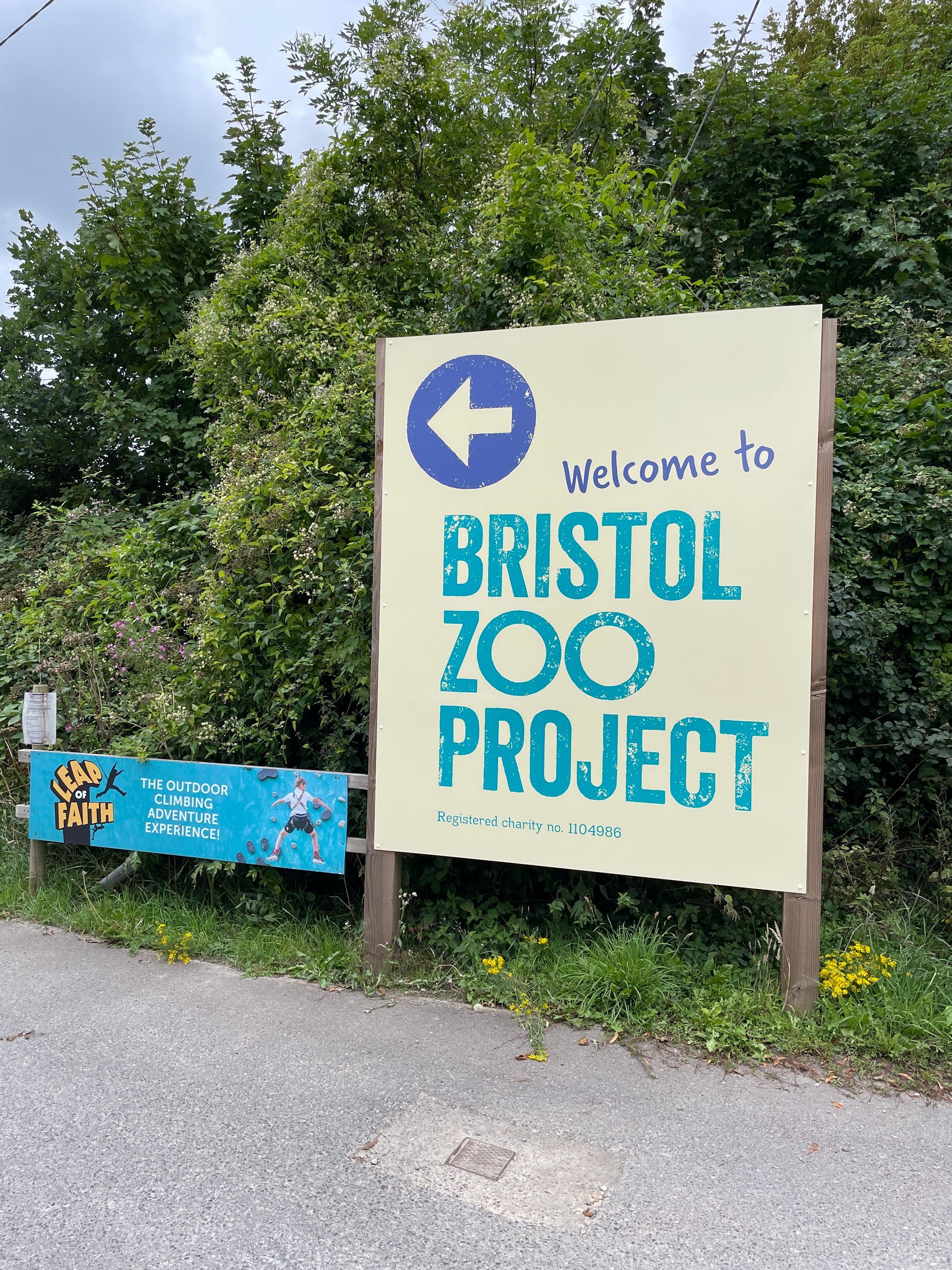 A sign that says welcome to bristol zoo project