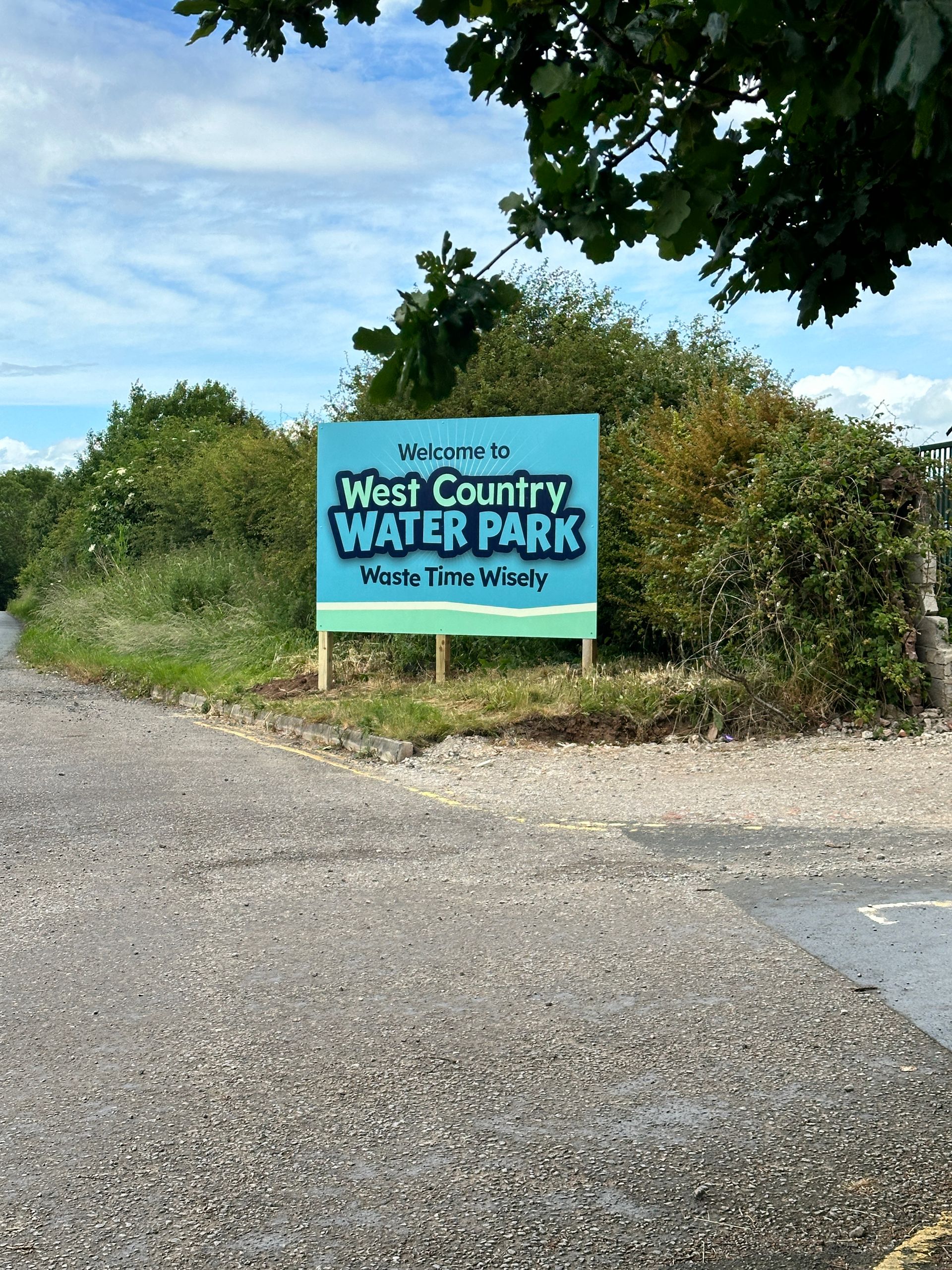 N3 Display Graphics | A sign that says west country water park on it