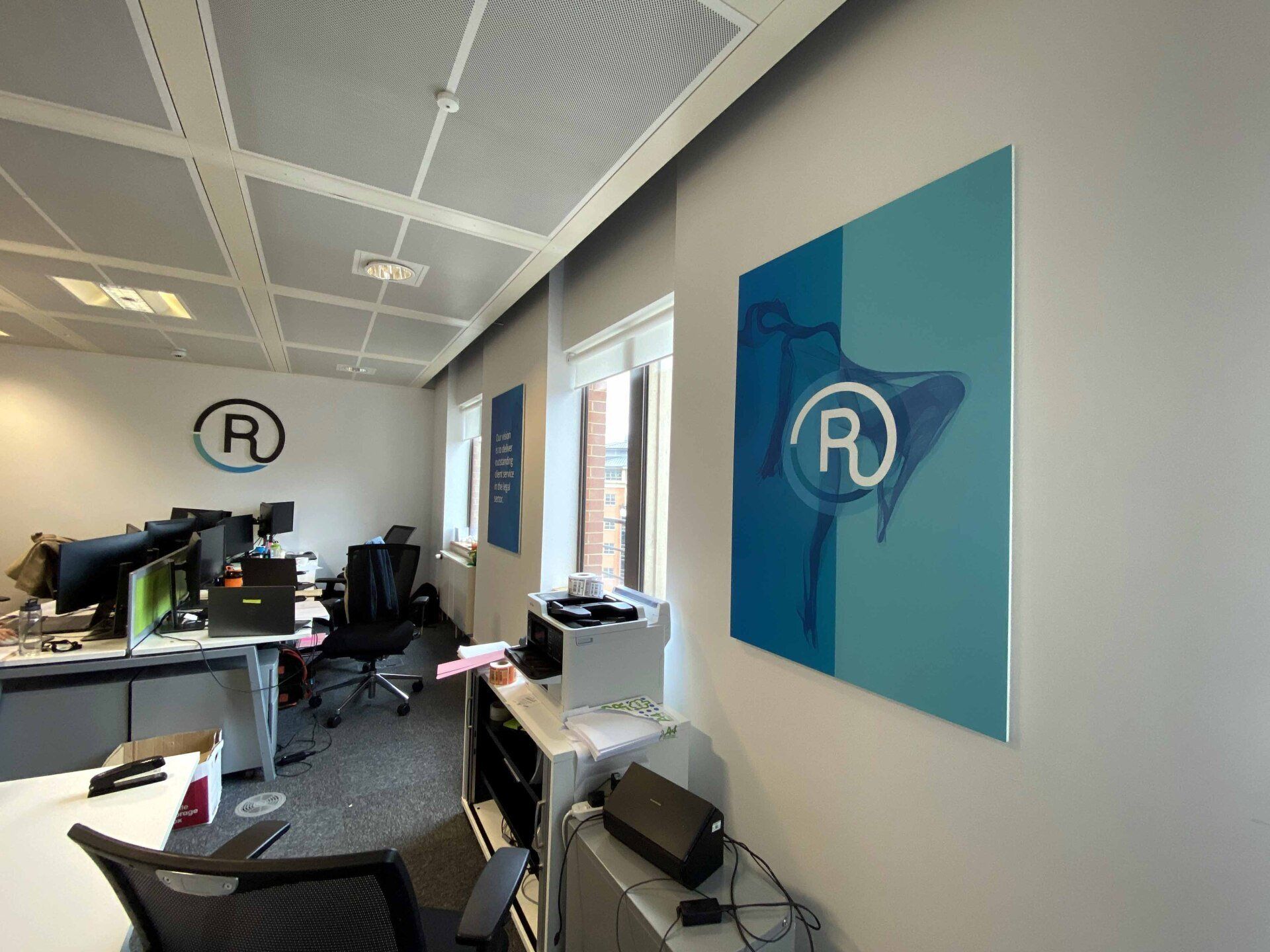 A room with a painting on the wall that says r on it