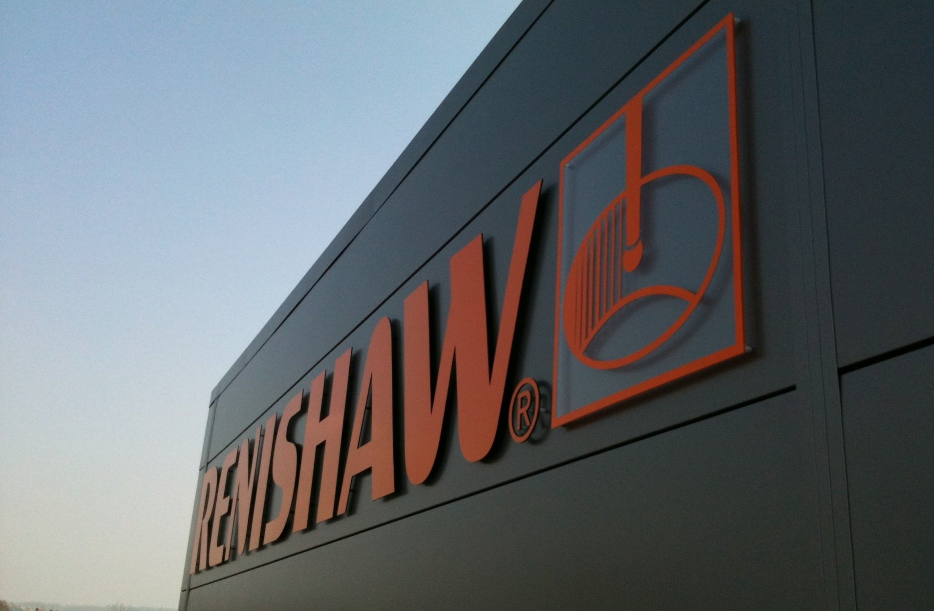 A sign on the side of a building that says renshaw