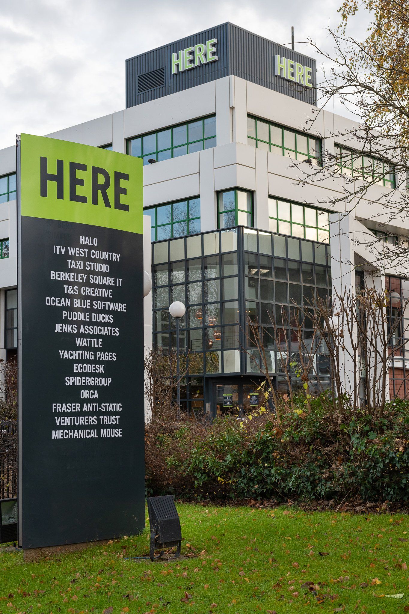A wooden sign that says bristol zoo project on it