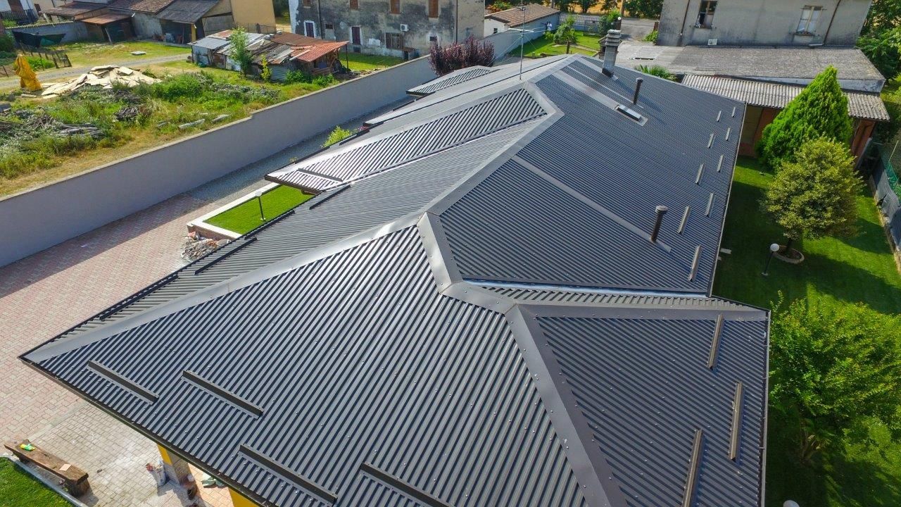 Posa di pannelli coibentati