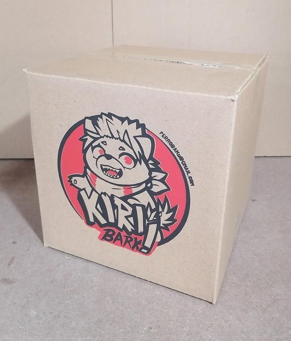 Una caja de cartón con corteza de kirby escrita en ella