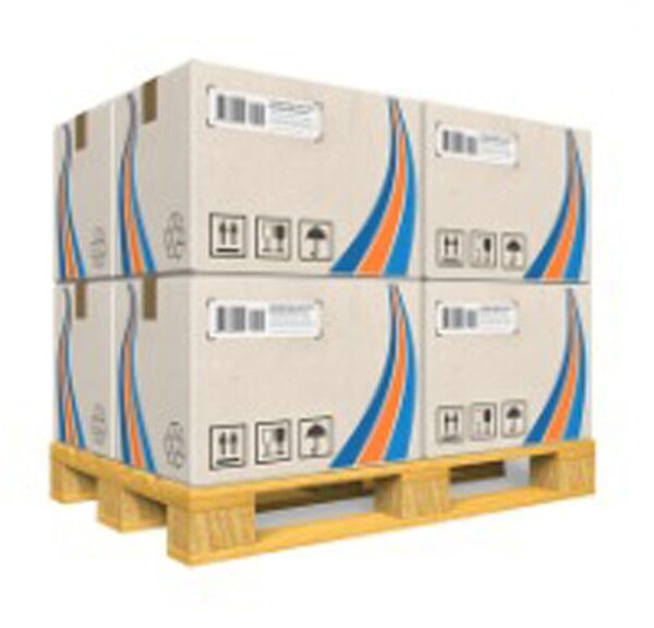 Cuatro cajas apiladas una encima de la otra sobre una plataforma de madera
