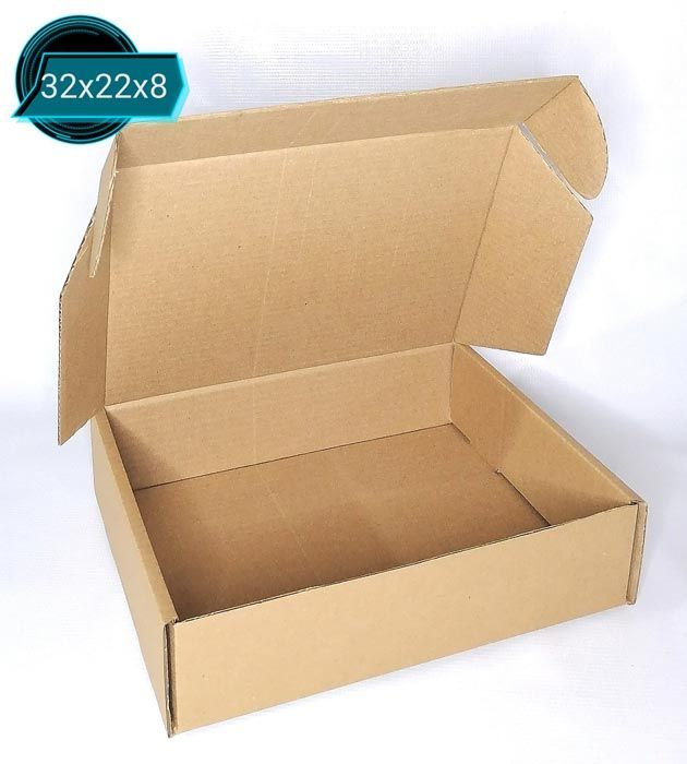 Una caja de cartón con la tapa abierta mide 32x22x8