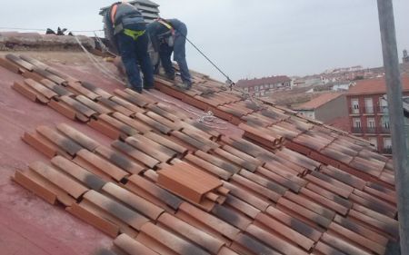 reparación de tejado con desperfectos en badajoz