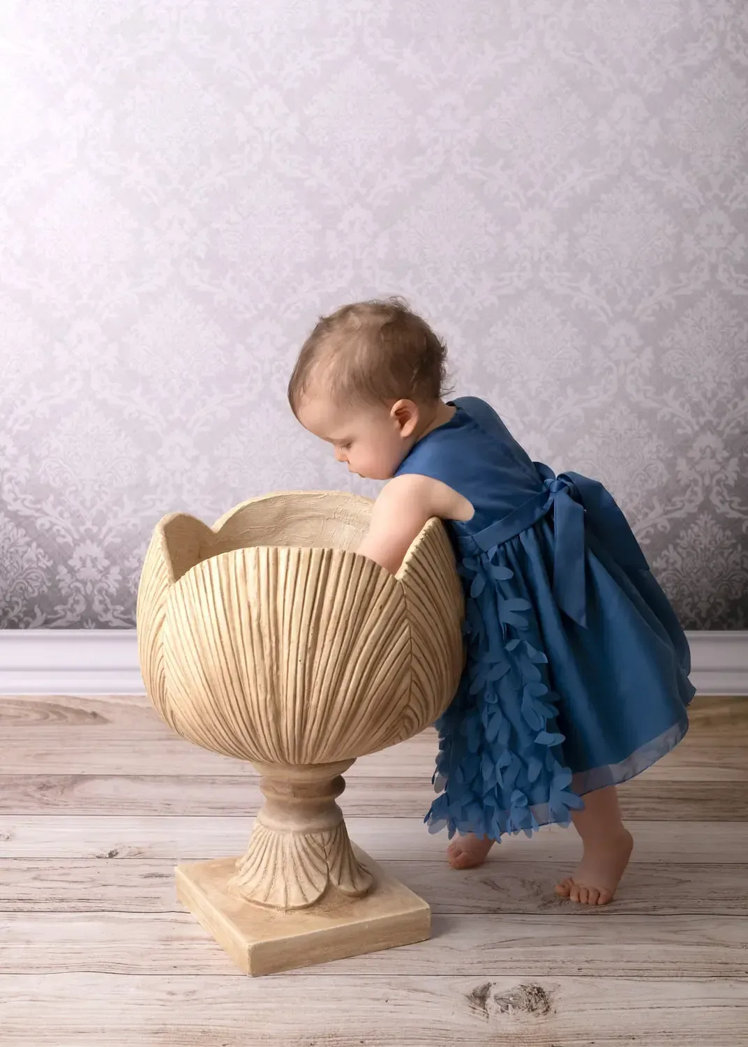 Cake smah for a girt. blue dress.