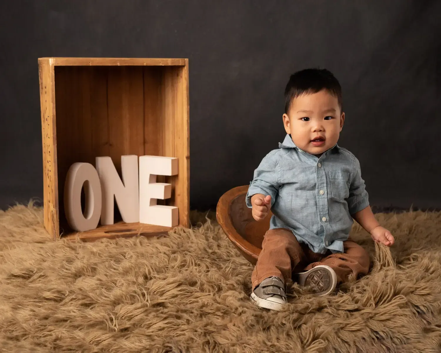 Glendale infant portraits Baby boy first B day