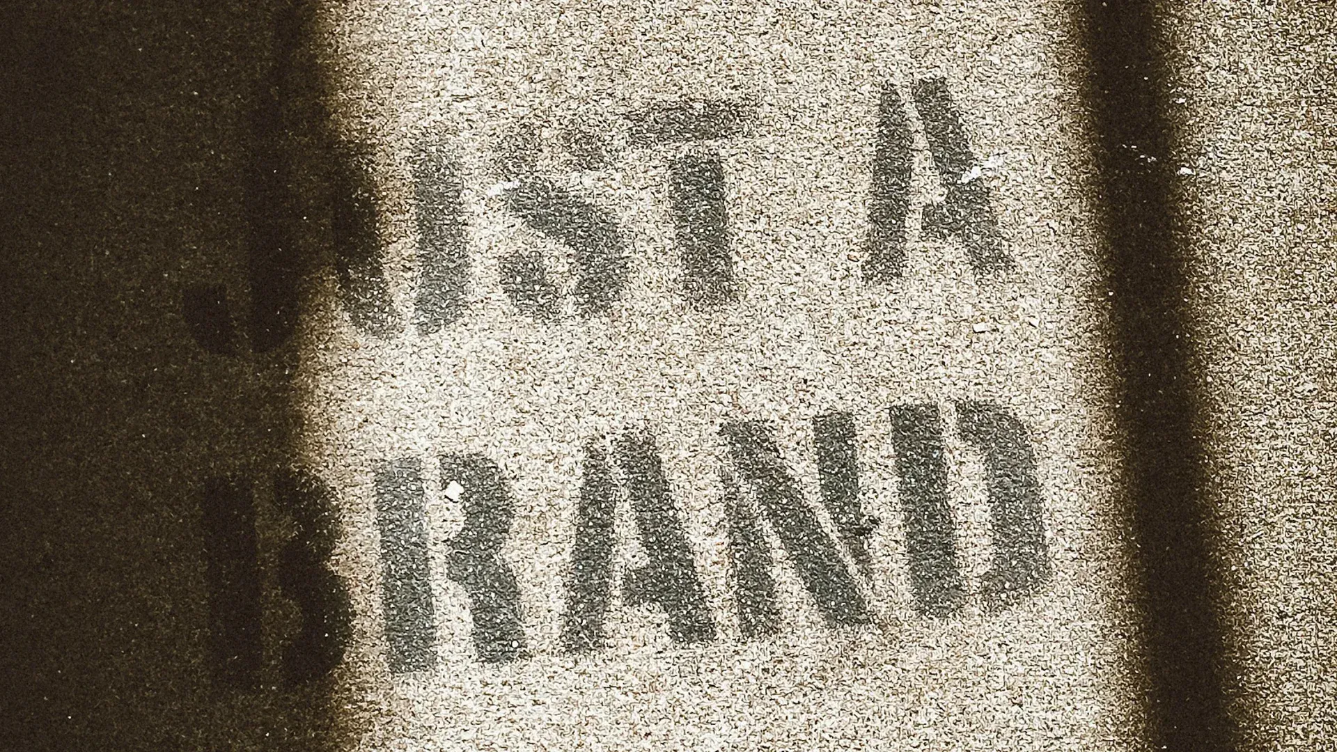 Text on asphalt: 