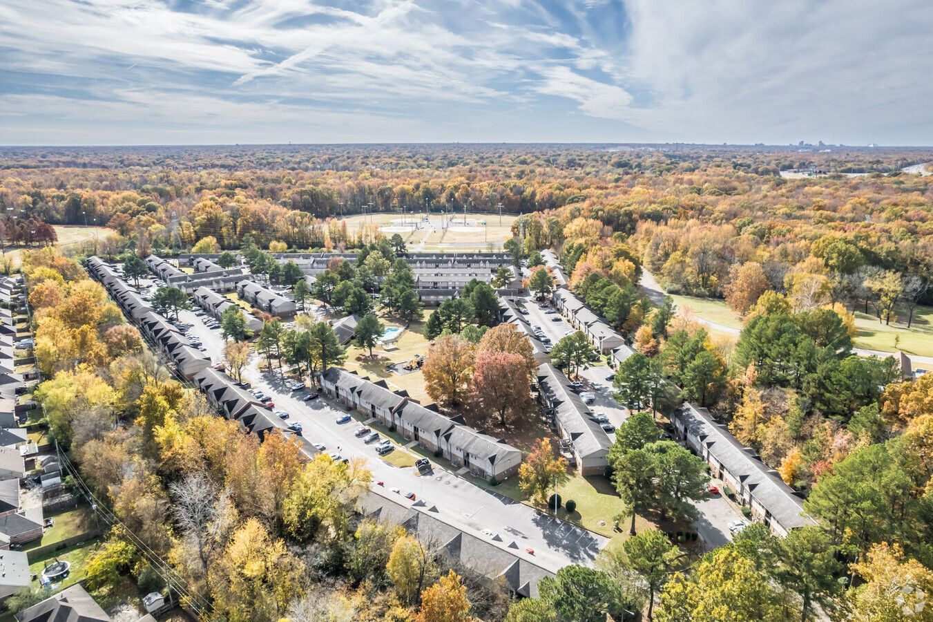 Aerial photo of the Abington Apartments community