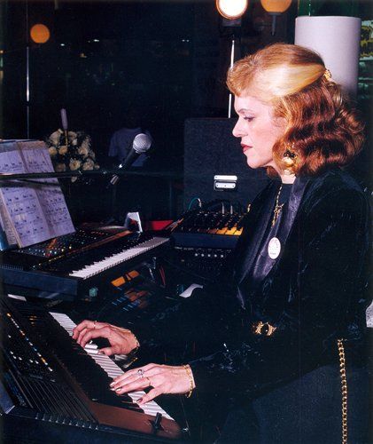 Tocamos em Eventos como Casamento, Aniversário, Festa de Empresas e etc. Com Repertório Personalizado.