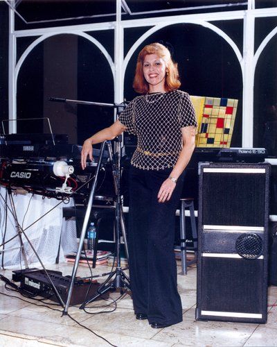 Tocamos em Eventos como Casamento, Aniversário, Festa de Empresas e etc. Com Repertório Personalizado.