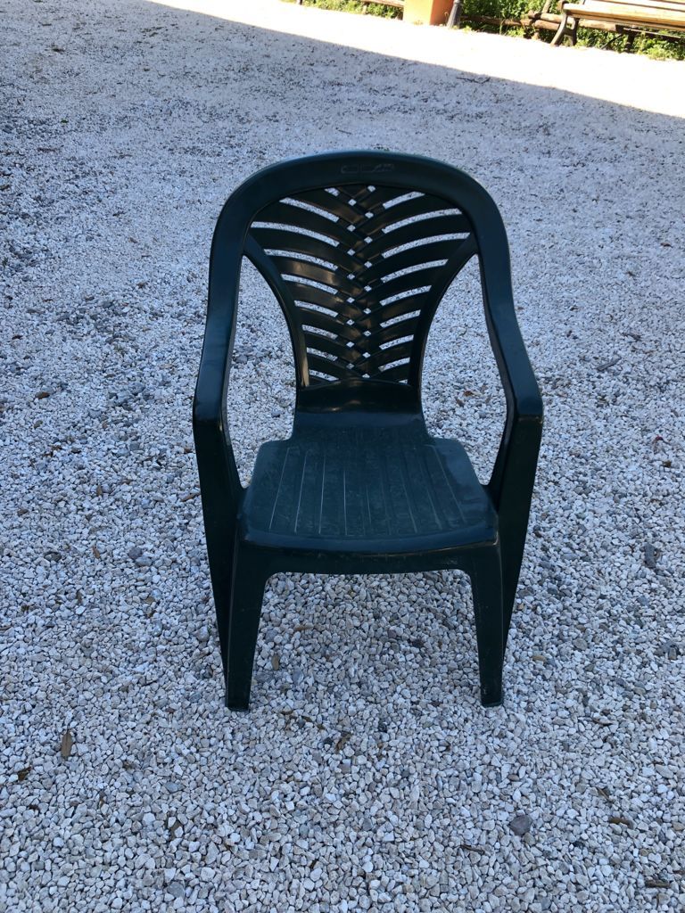 sedia in plastica verde