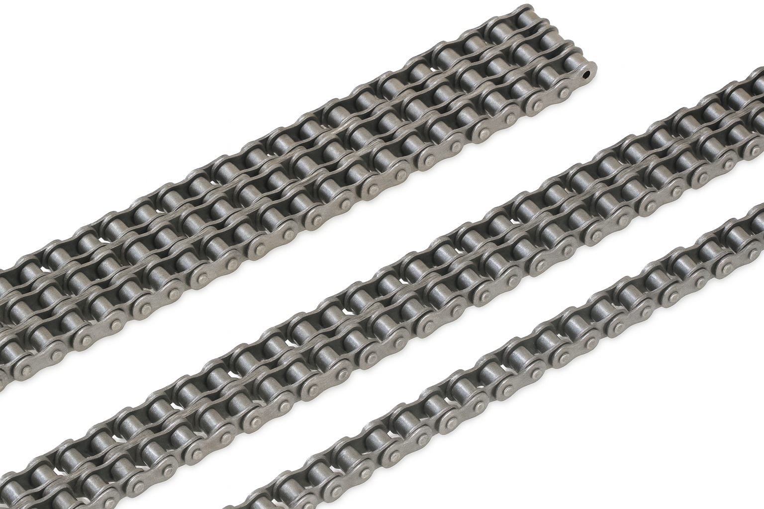 Tre catene a rulli parallele in acciaio.