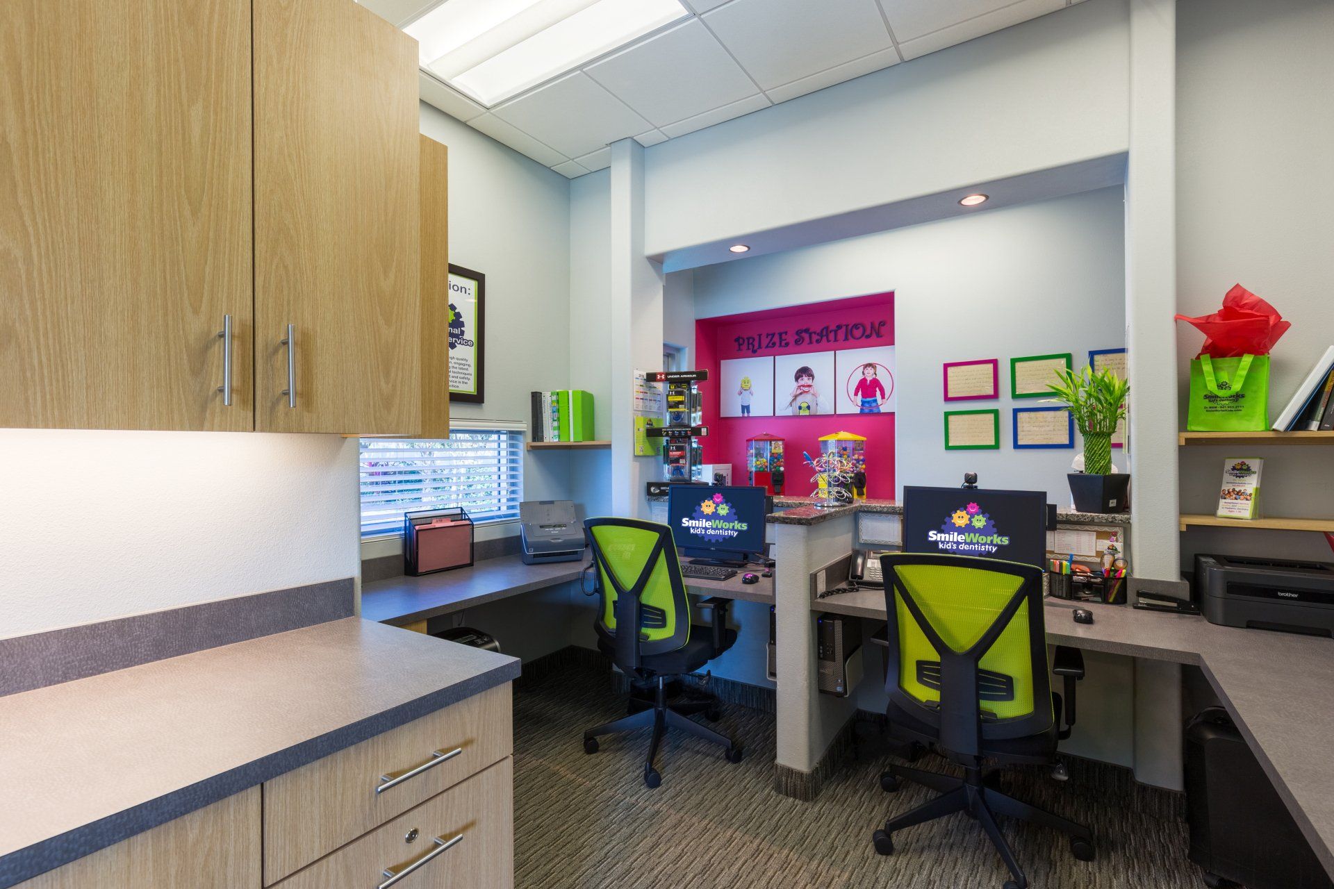 A room with two desks and two chairs in it.
