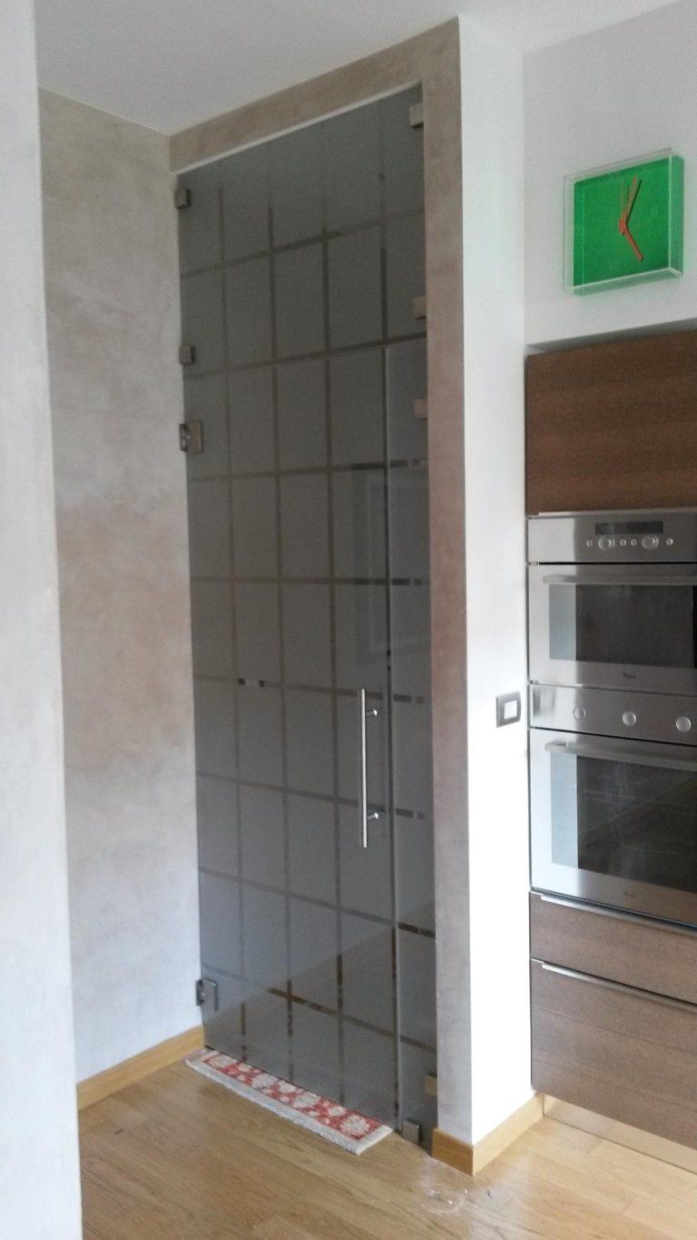 porta in vetro decorato per ambienti interni