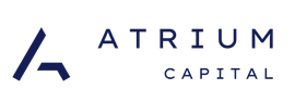 Das Logo von Atrium Capital ist blau und weiß auf weißem Hintergrund.