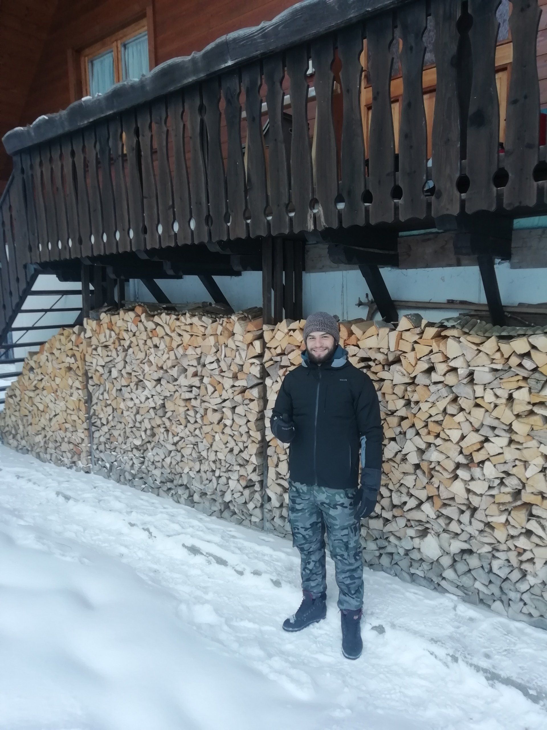 Sono arrivato a Valbruna che in inverno diventa un piccolo presepe.La casa è ampia e comoda, adatta a chi cerca un posto tranquillo dove rilassarsi.