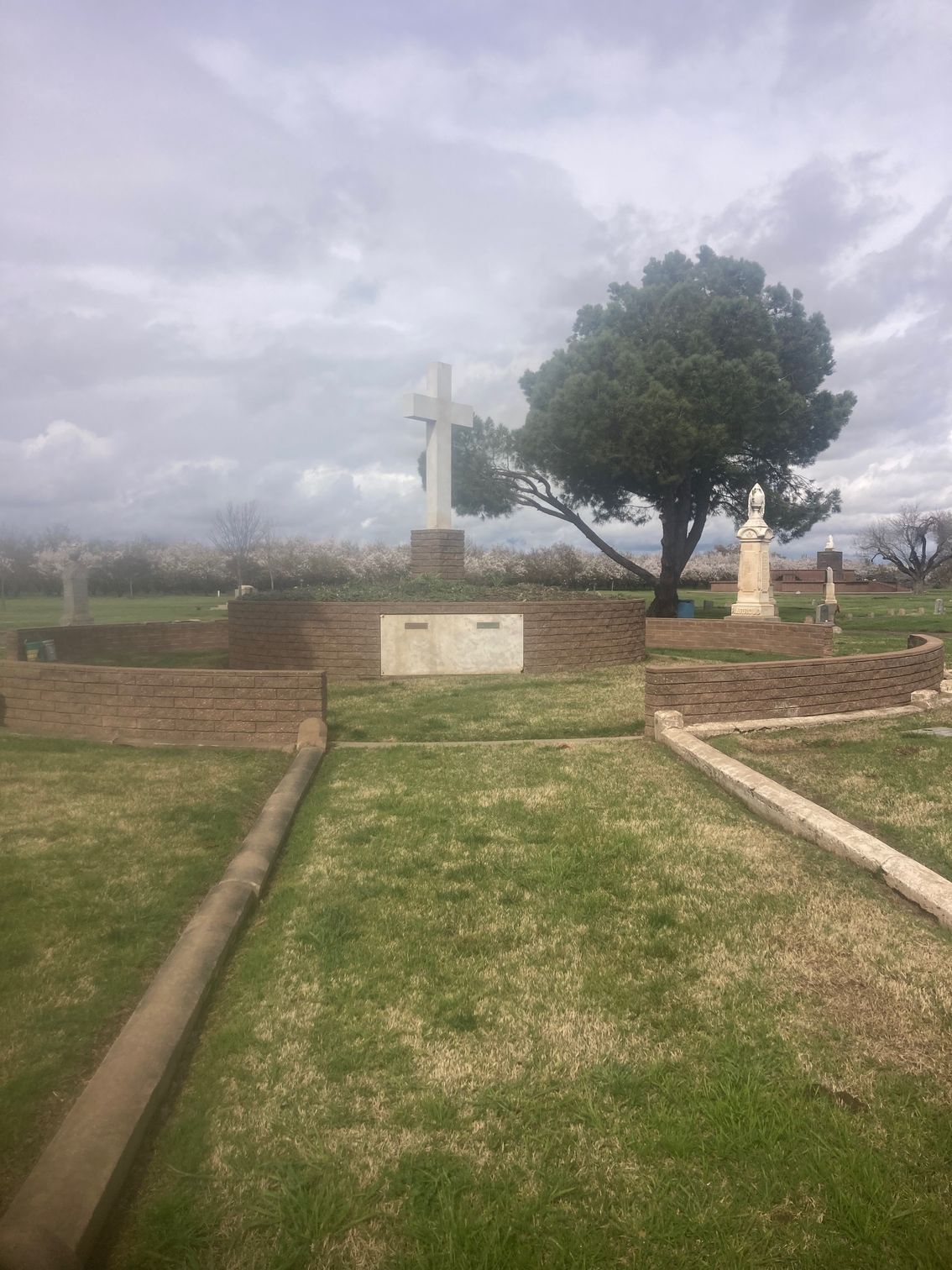 Farmington Memorial Park Cemetery grounds CA