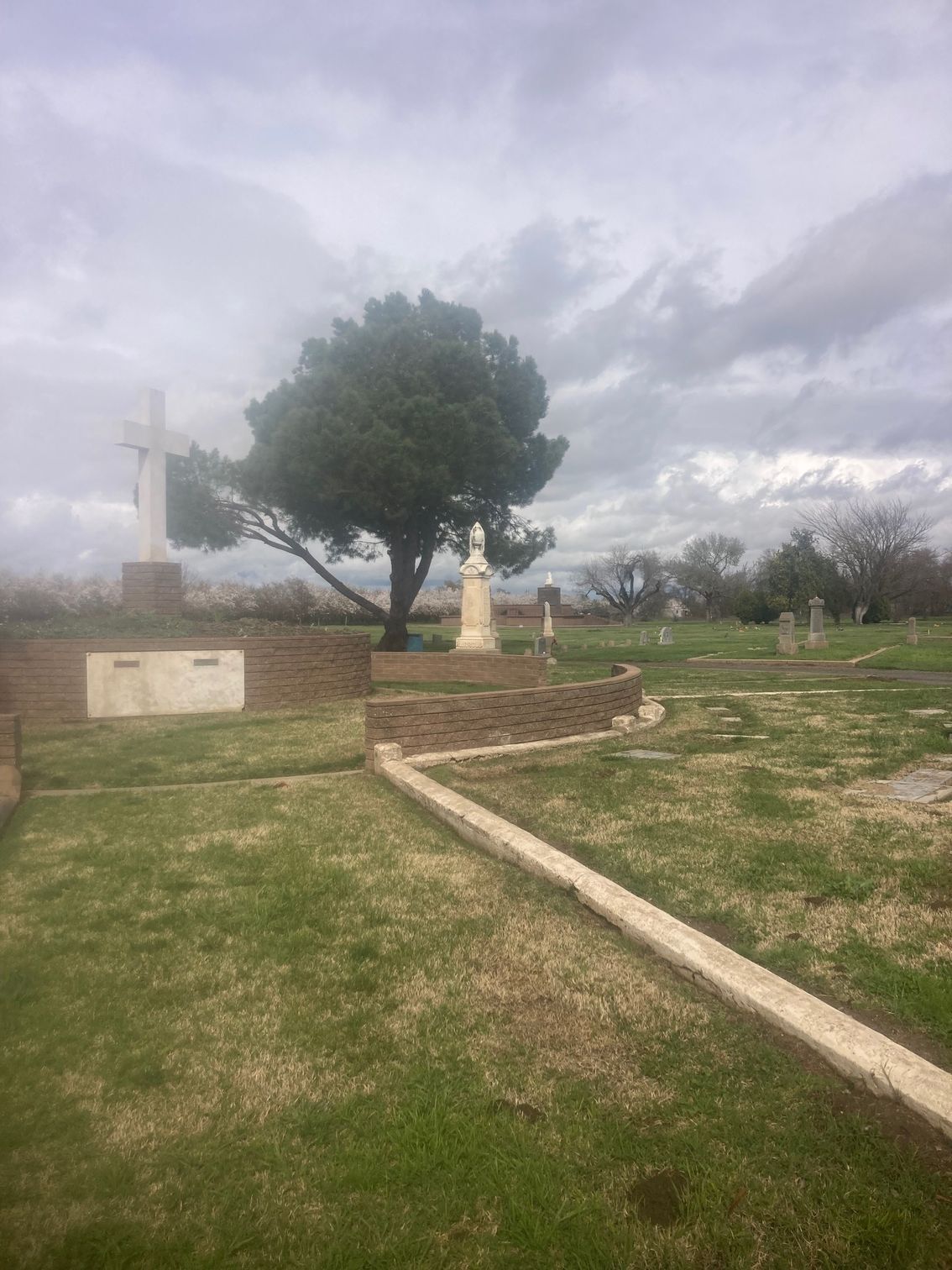 Farmington Memorial Park Cemetery grounds CA