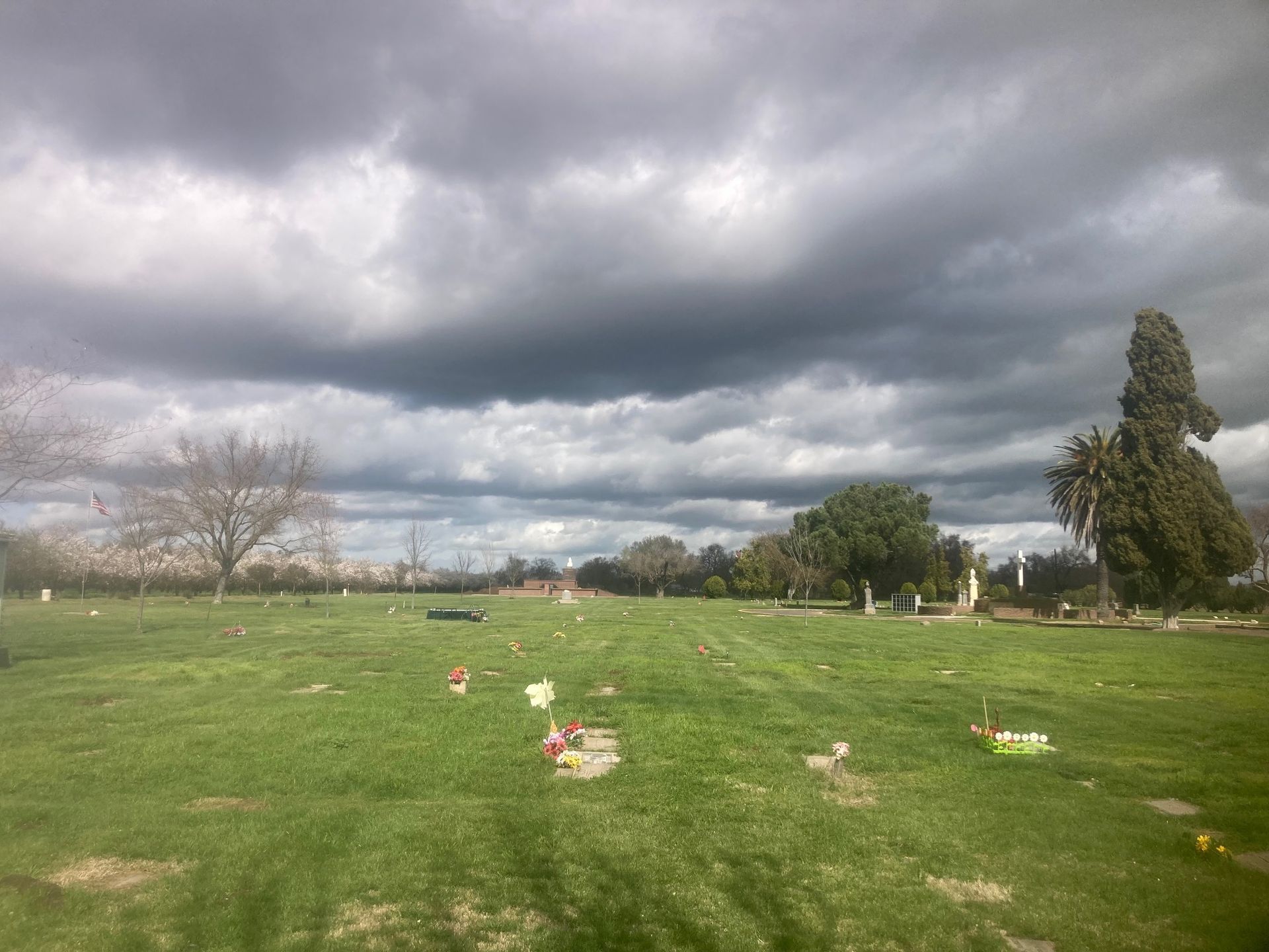 Farmington Memorial Park Cemetery grounds CA