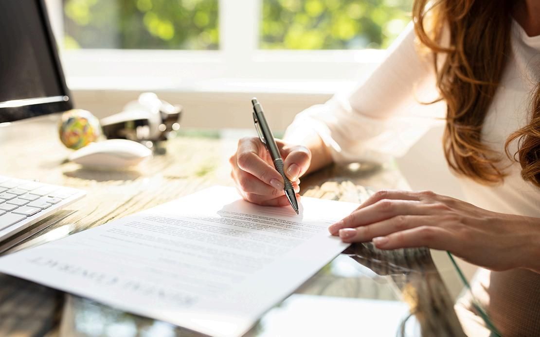 Hai bisogno di una badante: a chi affidarsi?