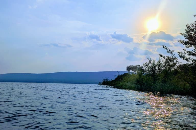 Lake Ihema · photograph 2