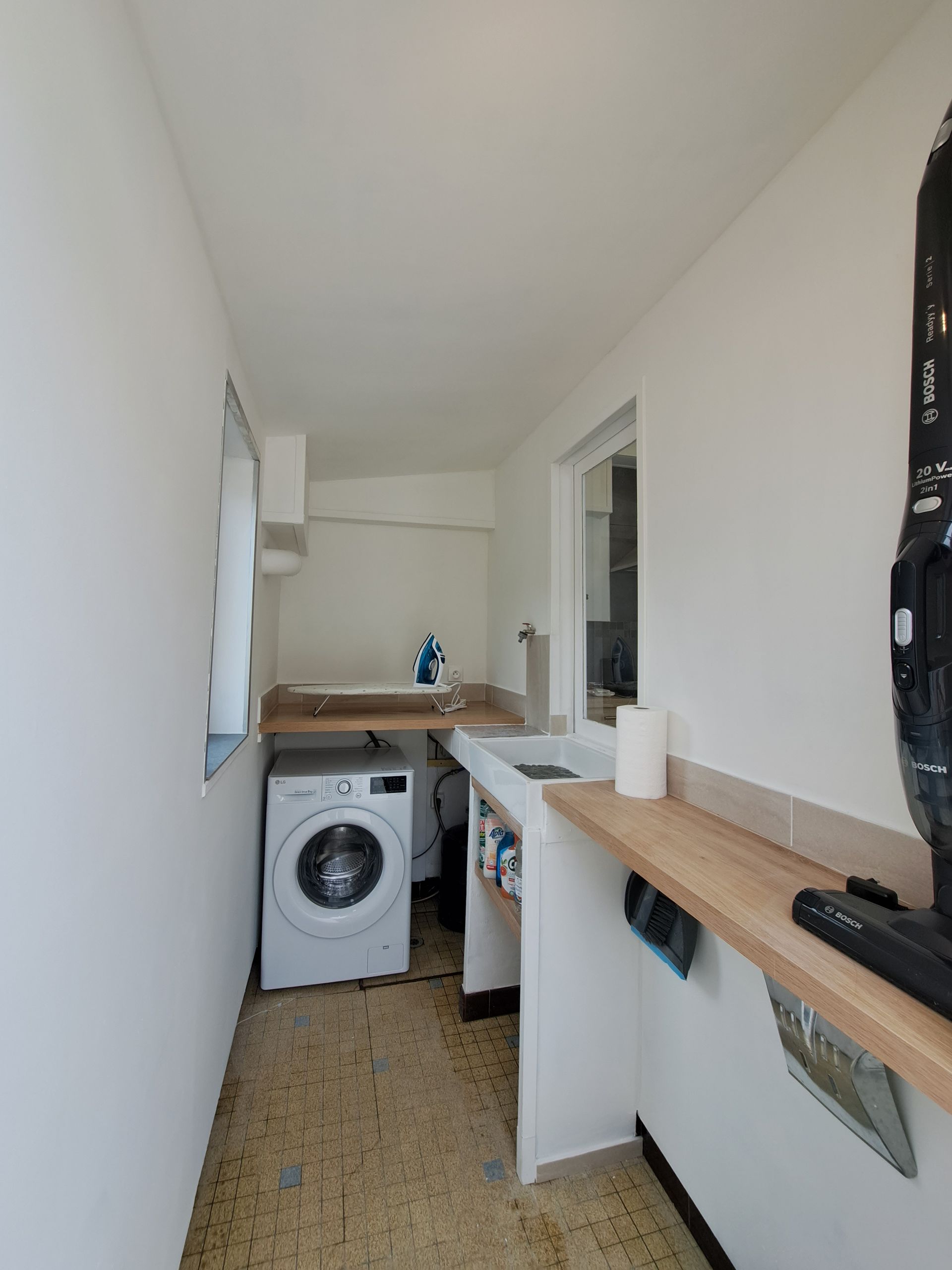 laundry room with washing machine